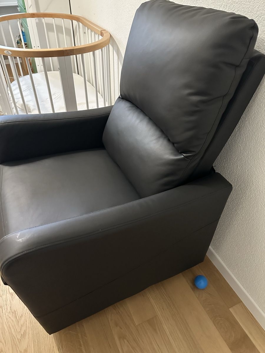 Sessel: Comfortable Black Leather Recliner – Gebraucht aus Affoltern am Albis von rot_682g 4