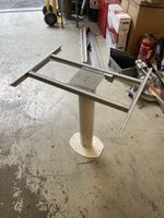 Tischfuss mit Tischplattenverstellung für Wohnmobil
