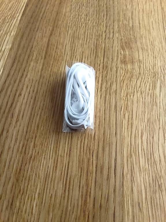 Kopfhörer: Kabelkopfhörer 3.5 mm Klinke – Neu und originalverpackt aus Oberdorf BL von GuteQuali24H