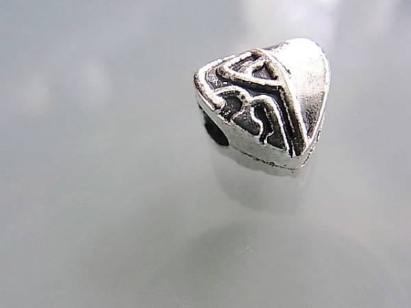 Perle (finte): Perle Herz verziert Metall altversilber – Nuovo (secondo la descrizione) da Alpnachstad venduto da perlengaby 1