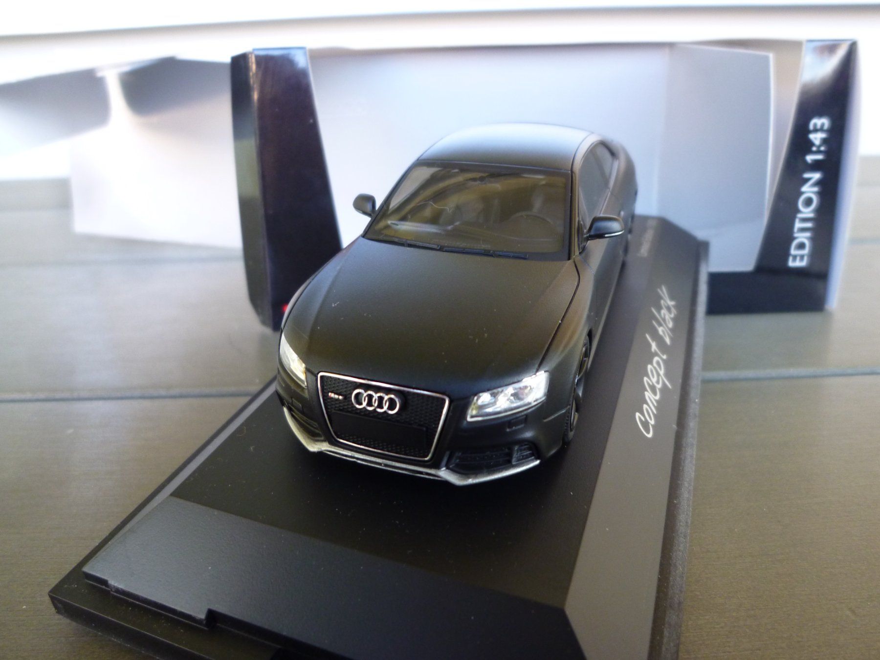 Audi Modellini d'auto: Audi RS5 "concept black" – Nuovo e nell'imballaggio originale da Flawil venduto da Imperiosud 2