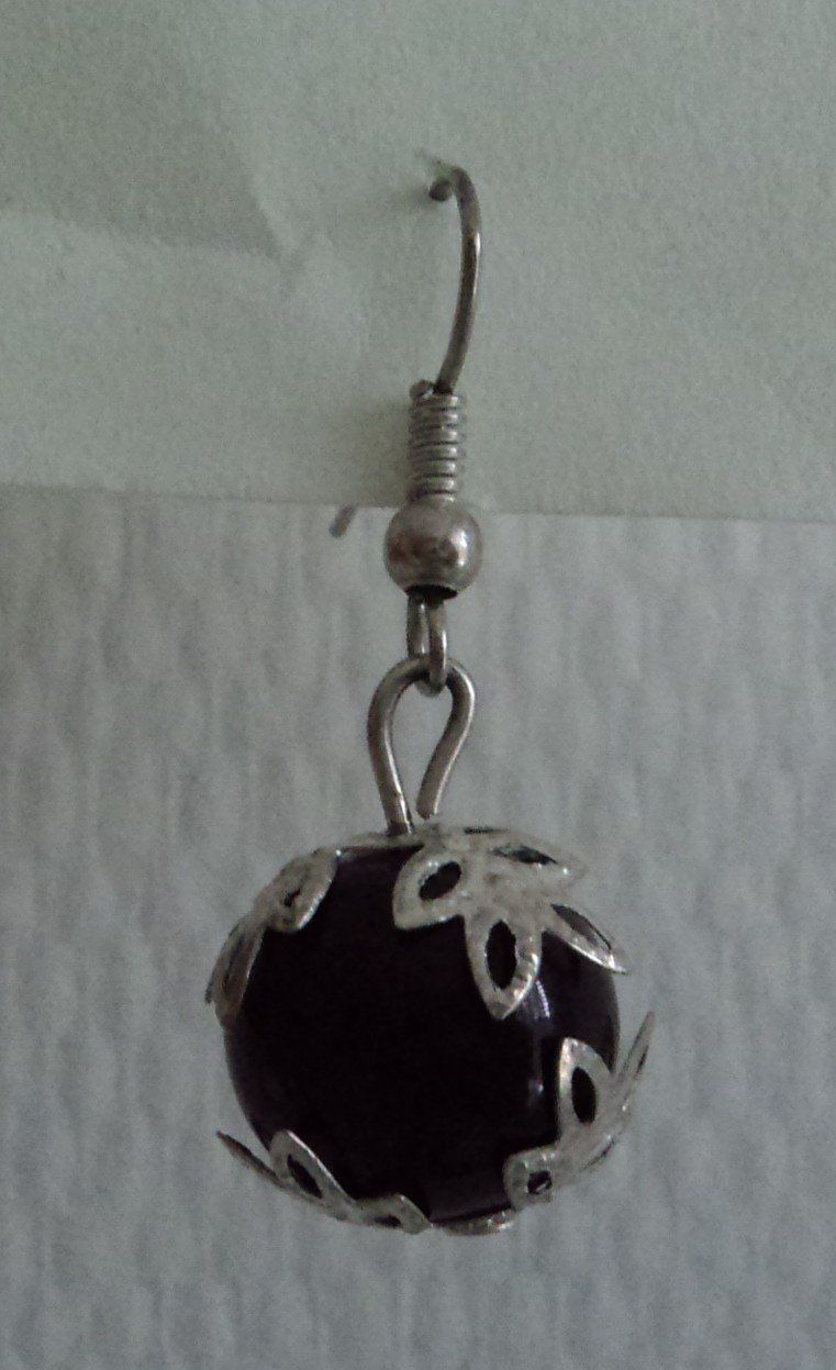 Orecchini pendenti & Orecchini a lobo: Mono boucle d'oreille boule violet – Nuovo (secondo la descrizione) da Basel venduto da maripas17 1