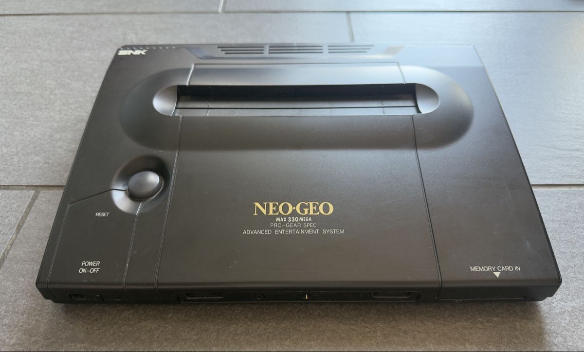 Console: SNK Neo Geo AES Konsole & Controller – Usato da Zürich venduto da cENS0R 1