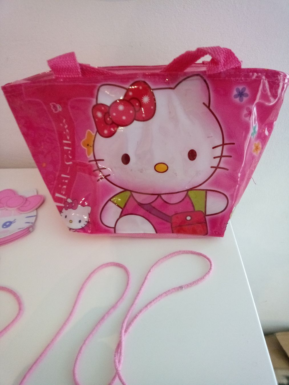 Hello Kitty Giocattoli: Hello Kitty Set Tasche Becher Notizbuch gebraucht – Usato da Volketswil venduto da Car1 1