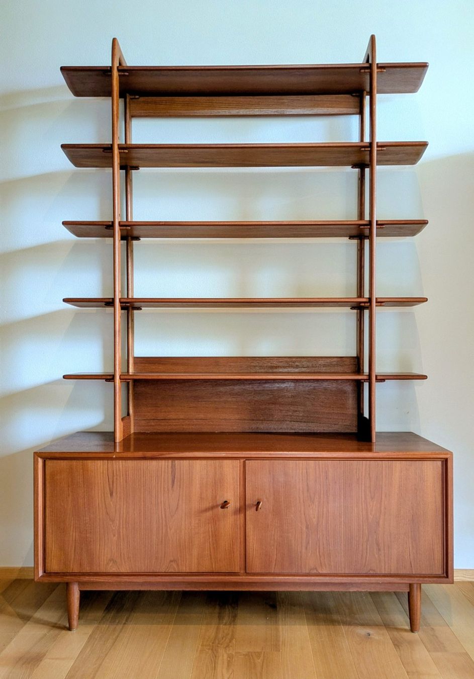 Regale: Midcentury Standregal Teak - Swissteak – Gebraucht aus Wikon von Freu 1