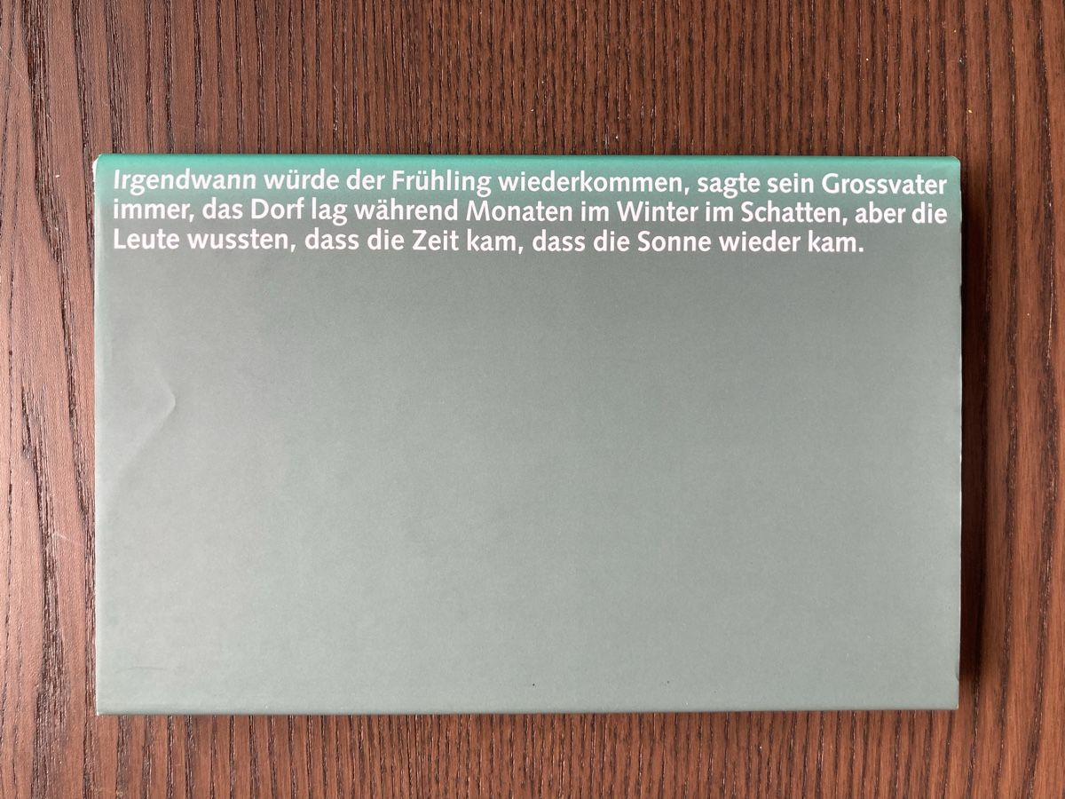Bücher: Der Schatten über dem Dorf – Gebraucht aus Basel von mer_yx9k 1
