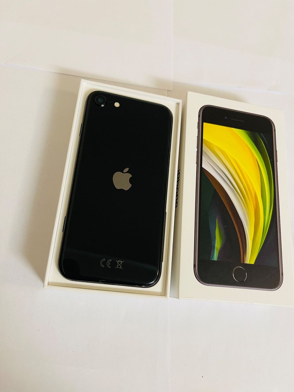 Apple Telefoni cellulari / Smartphones: IPhone SE 2020 128gb – Usato da Luzern venduto da Waince786