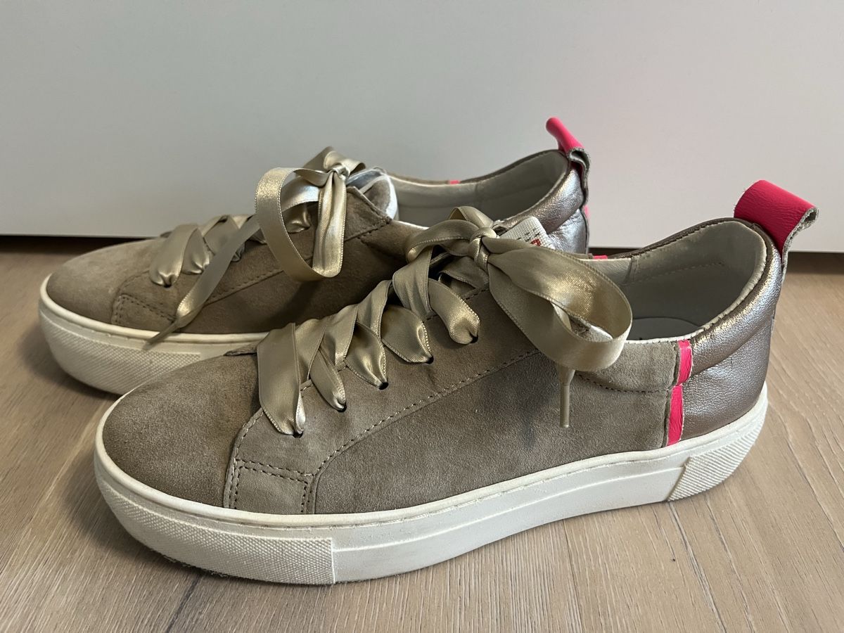 Damenschuhe: BLK 1978 Sneaker taupe Wildleder 36 – Neu (gemäss Beschreibung) aus Birrwil von vanyboo