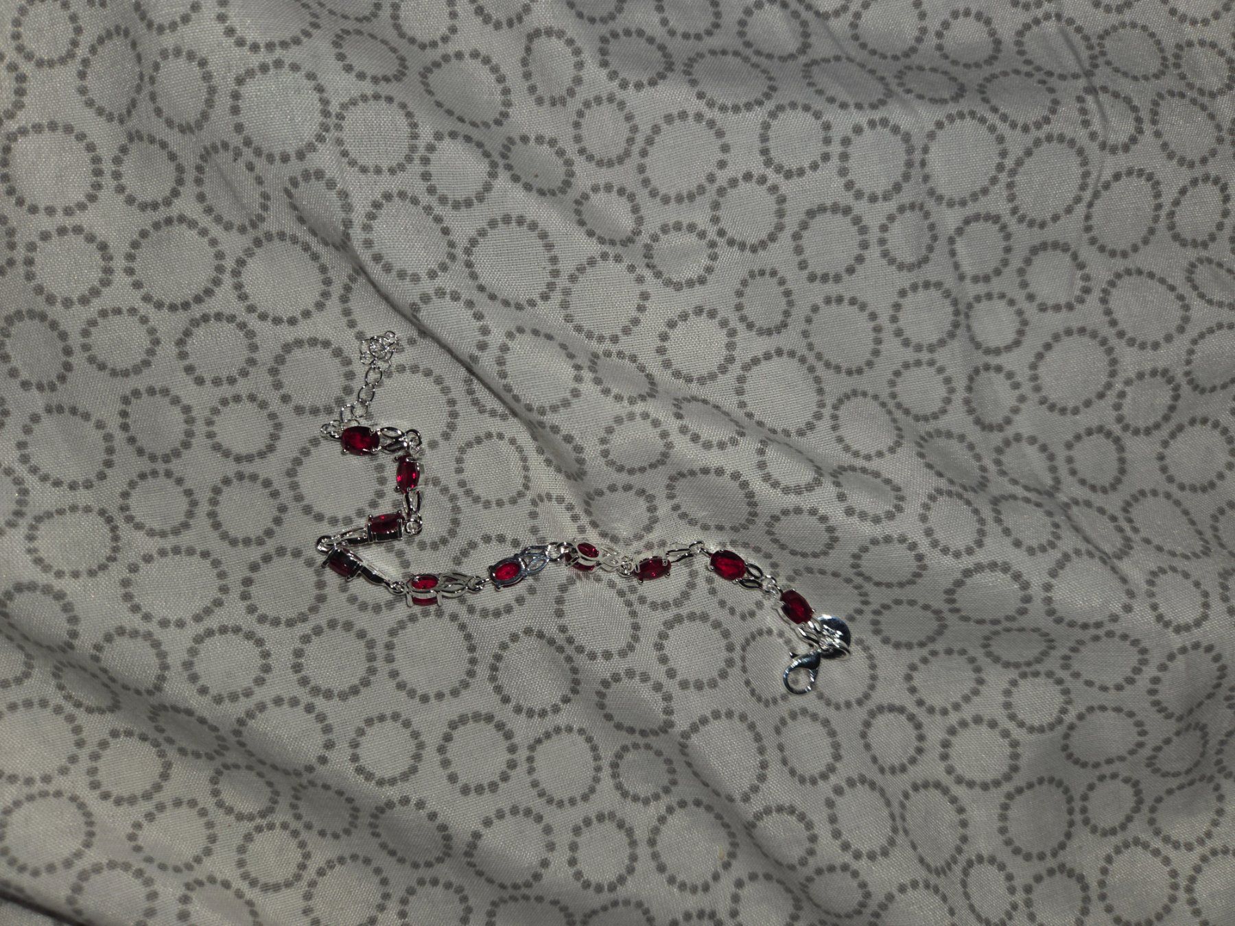 Bracciali & Braccialetti: Armband mit Scarlet rote steine – Nuovo (secondo la descrizione) da Schlieren venduto da adr_8dnq 1