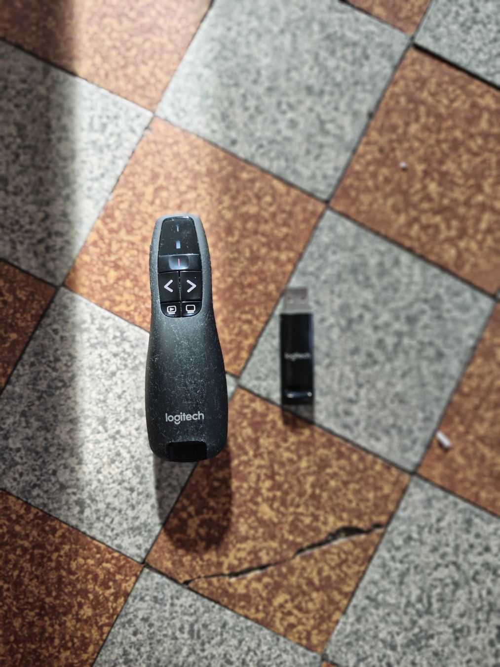 Logitech Fernbedienungen: Logitech Presenter R400 gebraucht, funktionsfähig – Gebraucht aus Steffisburg von Wuahuahua