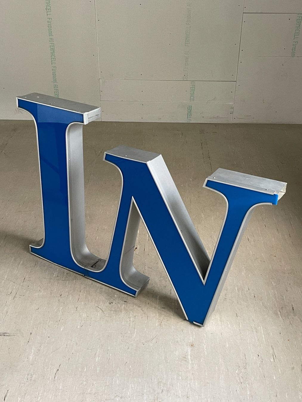 Tutte le decorazioni: Grosse Leuchtreklame Buchstaben "I" & "N" – Usato da Bern venduto da Modern-Era 6