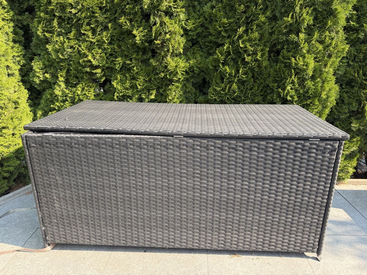 Set de table et chaises: Modulares Garten-Lounge mit Kissenbox – D'occasion à Hüttikon par Mellie422 2