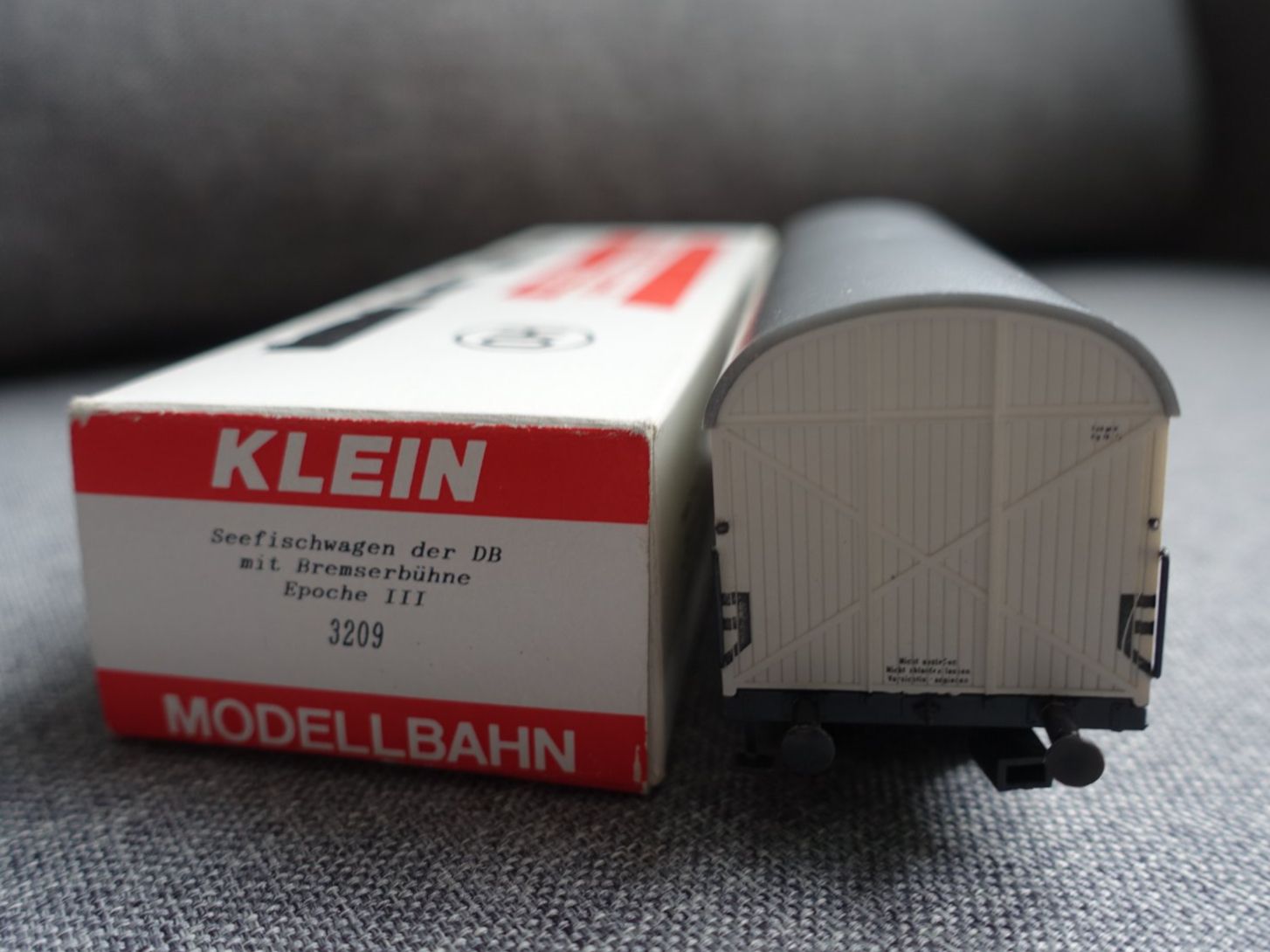 Kleinbahn Modellini di ferrovie: KLEIN Modellbahn No. 3209 DB Seefischwagen – Usato da Wallbach venduto da Sarrows 4