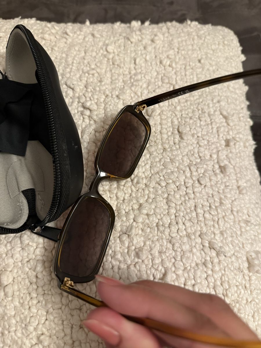 Vogue Lunettes & Verres: Sonnenbrille Vogue Neu – Neuf avec emballage d'origine à Mörschwil par Seegurke18 2