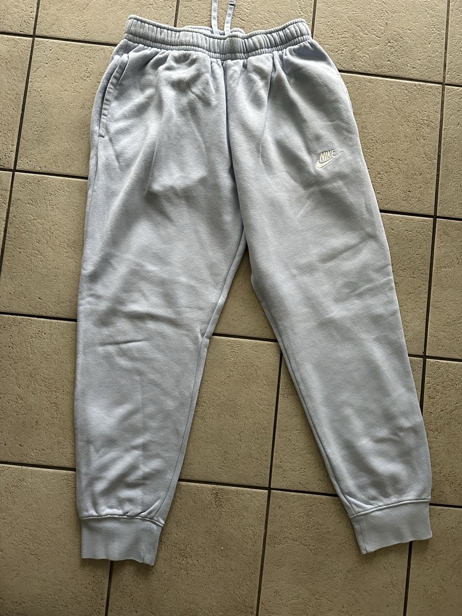 Nike Pantaloni: Nike Trainerhose Gr M – Usato da Sierre venduto da Tracy83