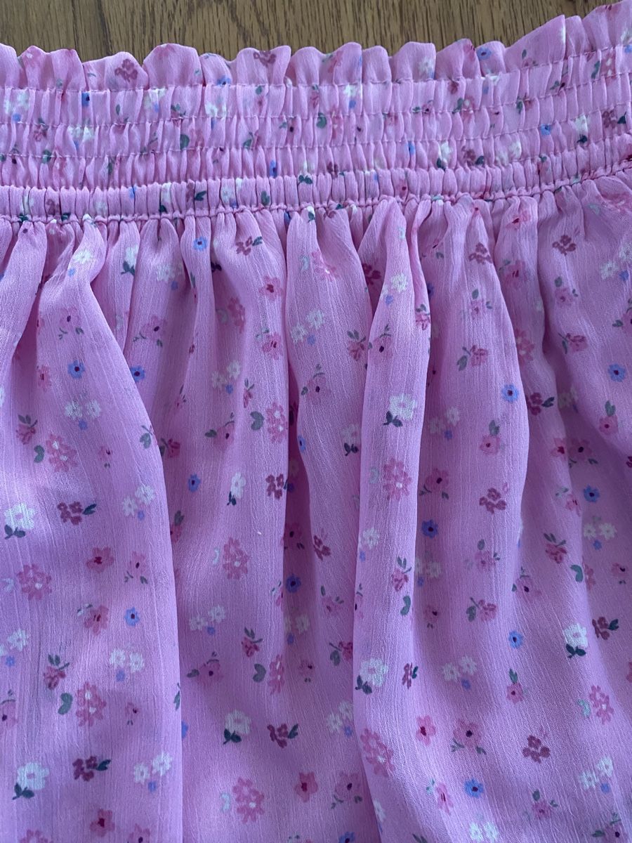 Vestiti & Gonne: Rosa Minirock mit Blumenmuster, Grösse 92-98 – Usato da Hohentannen venduto da Hawaii29 1