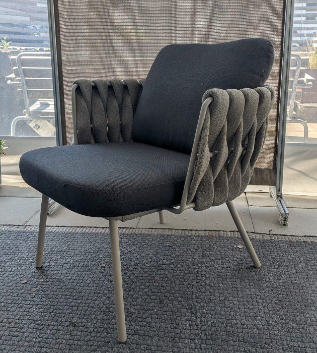 Tribù Sedie: Tribù: Tosca Low Dining Chair – Nuovo (secondo la descrizione) da Flawil venduto da tuermlihuus_9230