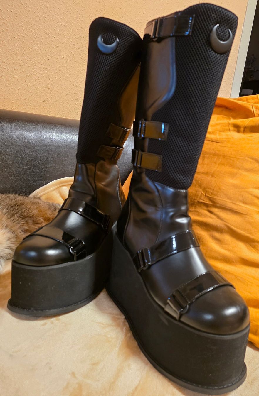 Killstar Herrenschuhe: Bottes KillStar à plateforme – Gebraucht aus Genève von BruceKampbell