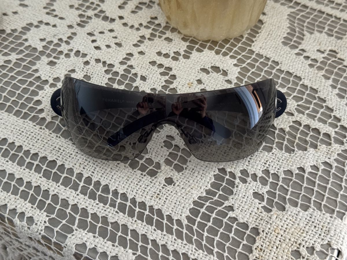 Chanel Occhiali & Lenti: Y2K Chanel sunglasses – Usato da Fribourg venduto da mariedw