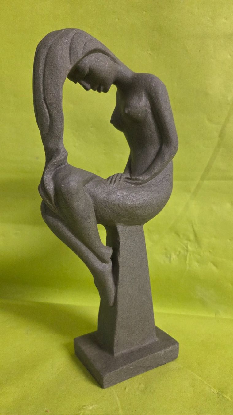 Skulpturen & Statuen: Sandstein Statue sitzende Frau 25cm – Neu (gemäss Beschreibung) aus Roggliswil von Mabelco 1