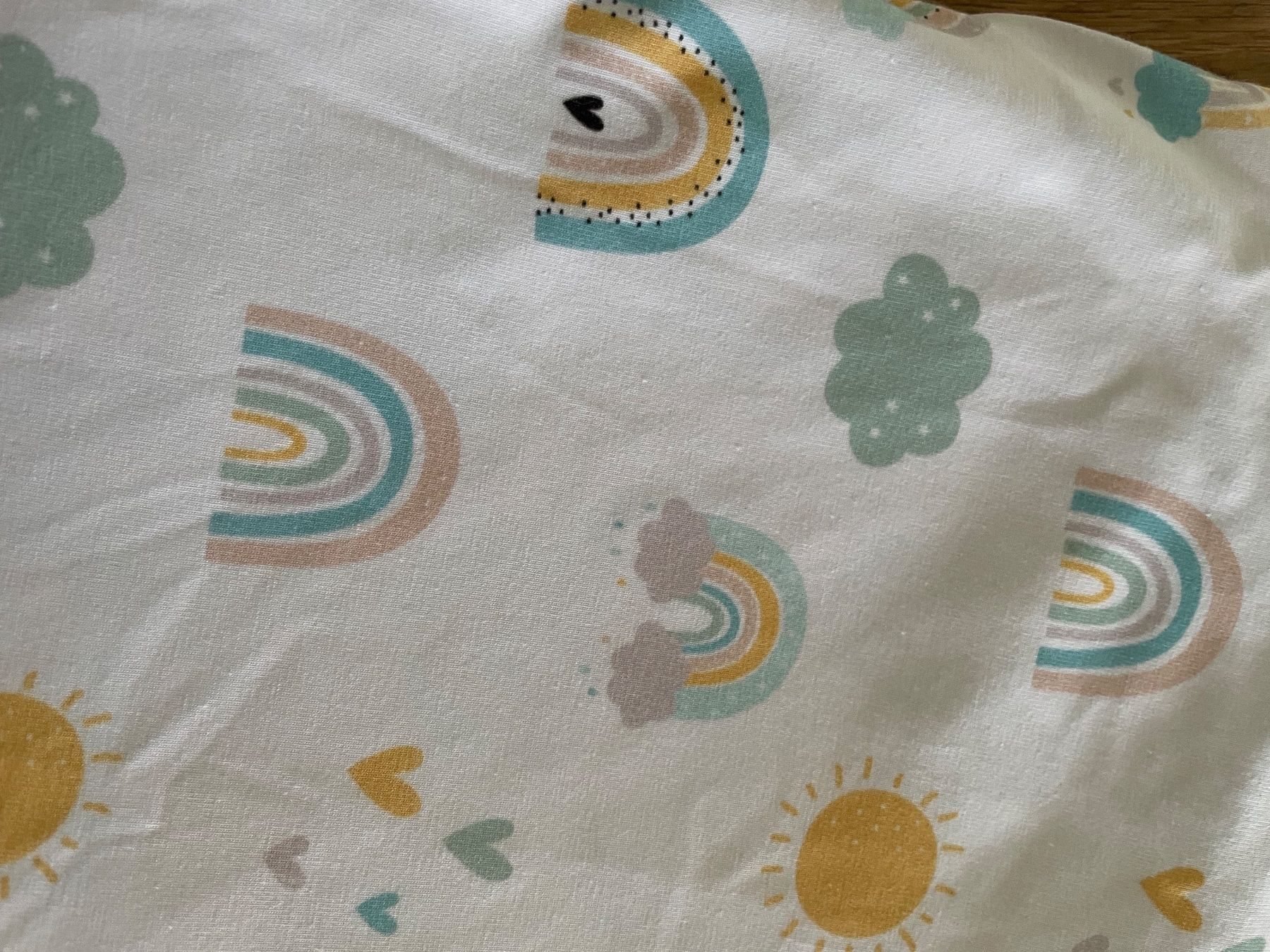 Tessuti: NEU: Jersey-Stoff mit Regenbogen ca. 2,8x2,5m – Nuovo (secondo la descrizione) da Bülach venduto da bjoernbenny 1