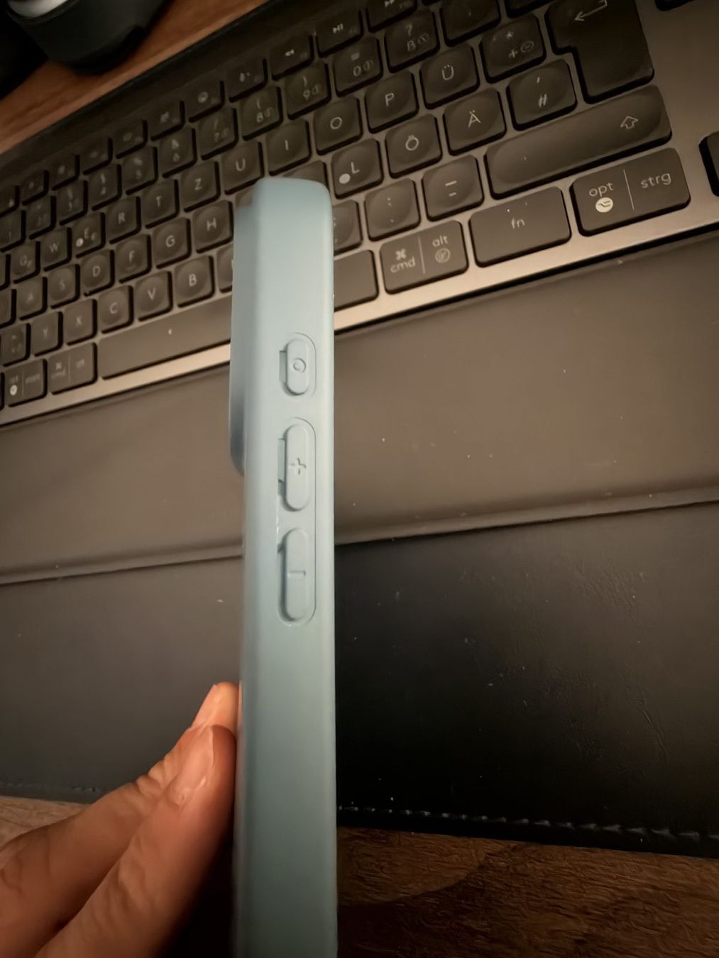 Cover & Protezioni schermo: Silikon Case für iPhone 17 Pro Max, Blau – Nuovo (secondo la descrizione) da Hellbühl venduto da dodo433 1