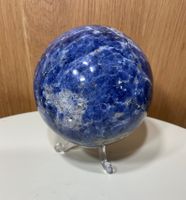 Wunderschöner Sodalit Kugel mit Ständer aus Bolivien