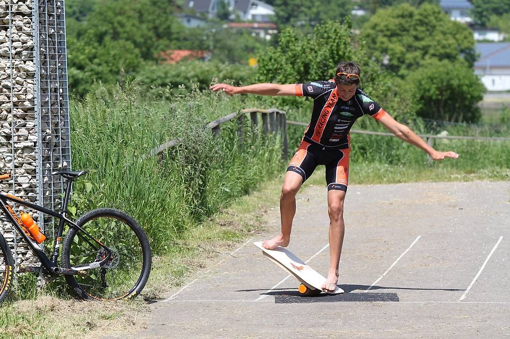 Tavole da surf e di nuoto: Pedalo Surf – Usato da Hergiswil LU venduto da Stewafitness 4