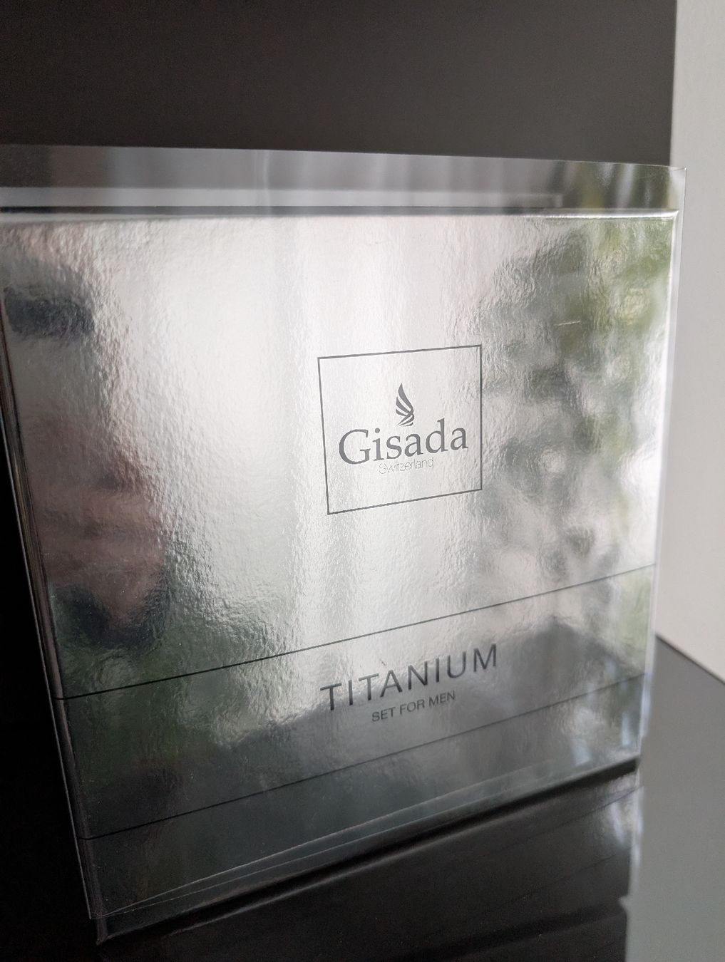 Gisada Profumi & Eau de Toilette: Gisada Titanium Parfum set 50ml edp + 100ml shower gel – Nuovo e nell'imballaggio originale da Adliswil venduto da momsi 1