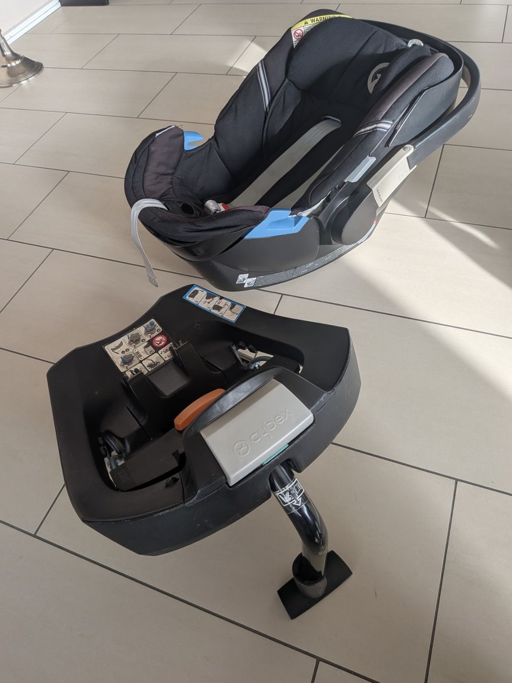Cybex Seggiolini per auto: Cybex Babyschale mit Isofix-Station – Usato da Bülach venduto da gio_8qkh 4