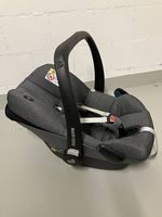 Maxi-Cosi Pebble Pro + Neugeborenen-Einsatz + Isofix-Station