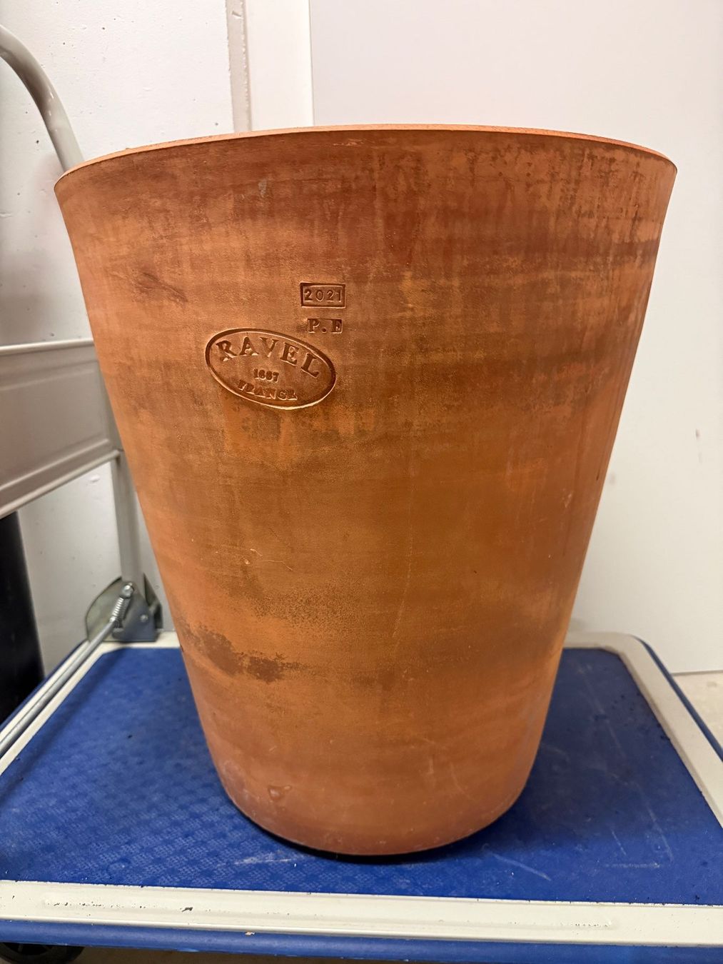 Vasi per fiori: Frostfester Terracotta-Pflanzentopf – Usato da Geuensee venduto da awacjanssen
