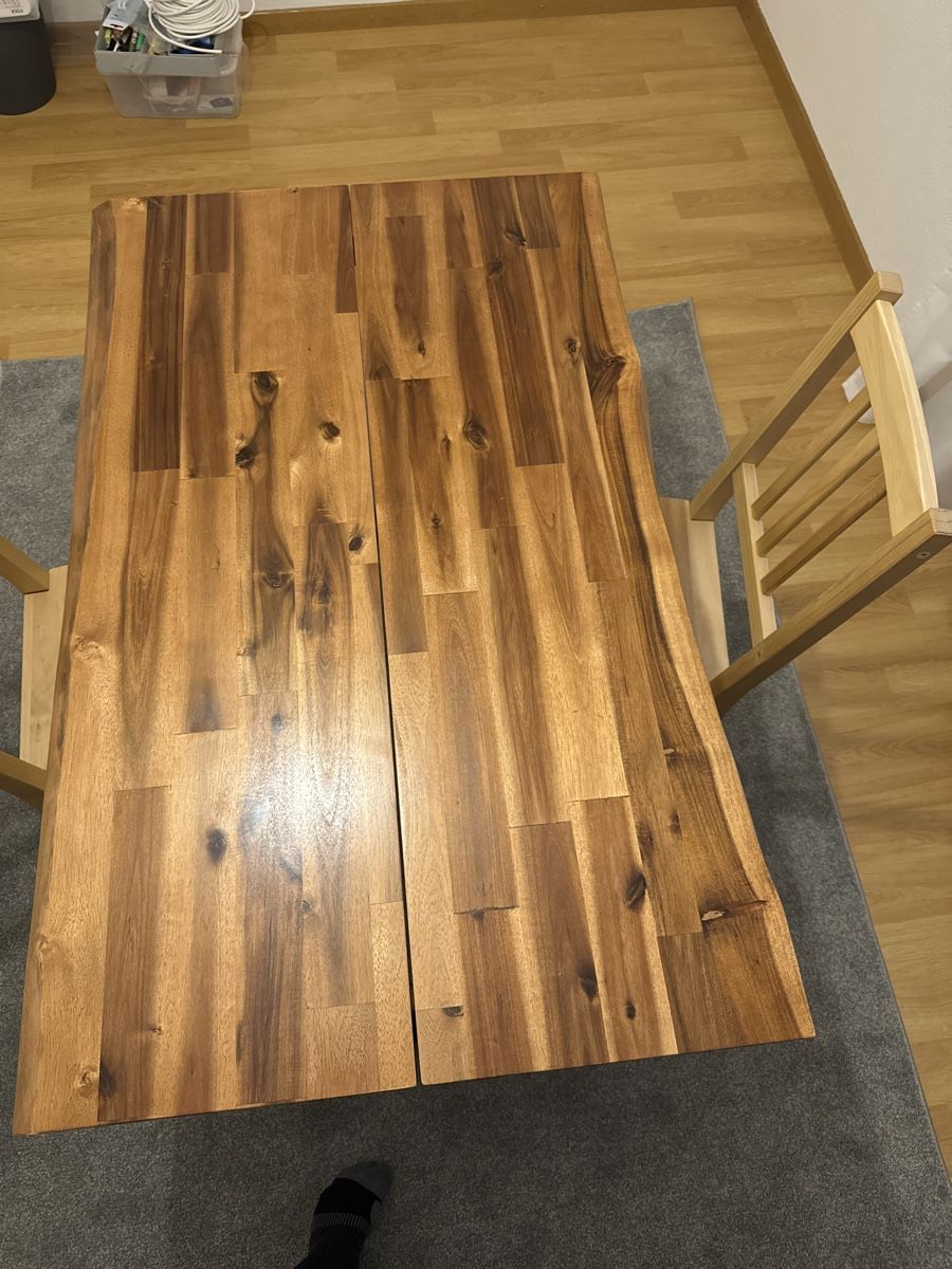 Set di tavolo e panche: Esstisch mit zwei Stühlen und Teppich – Usato da Jona venduto da Sweet01 3