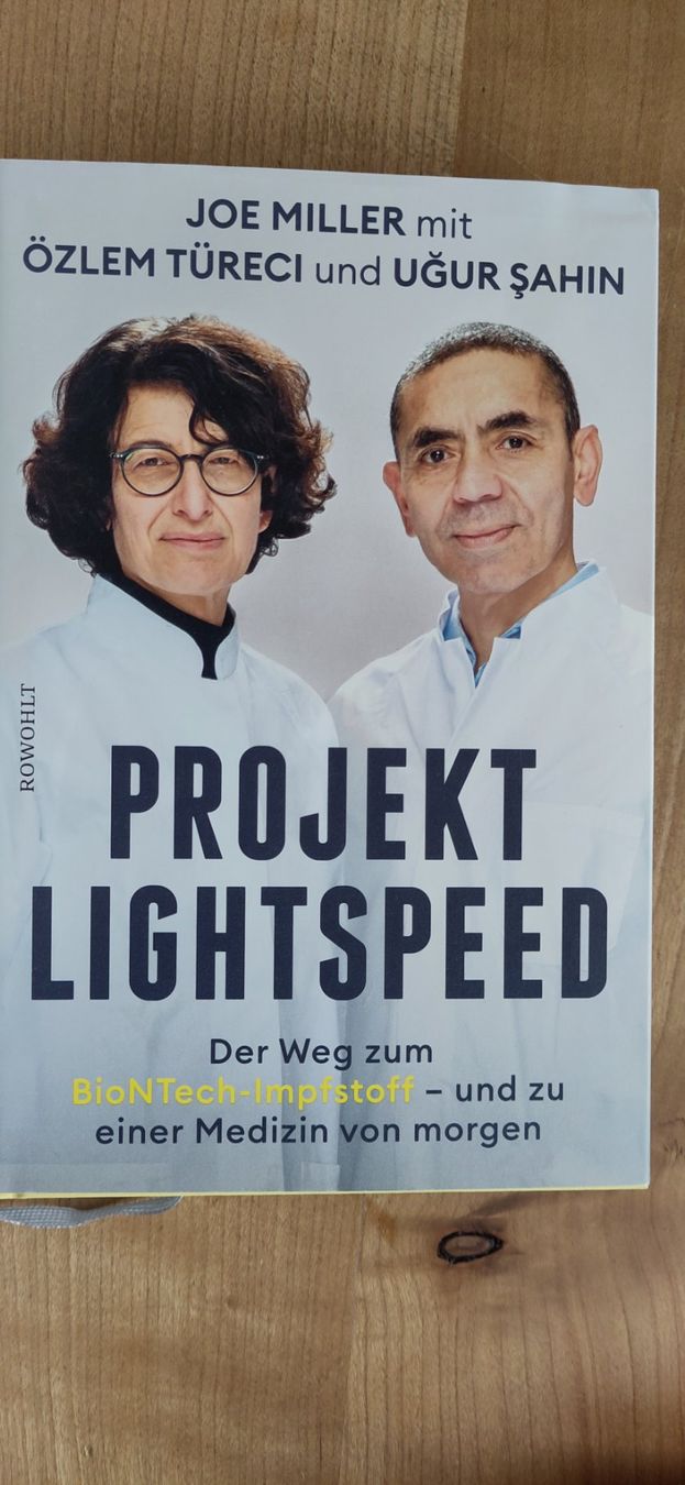 Bücher: Projekt Lightspeed- Der WEg zum BioNTech- Impfstoff – Gebraucht aus Veltheim AG von Knopftruckli