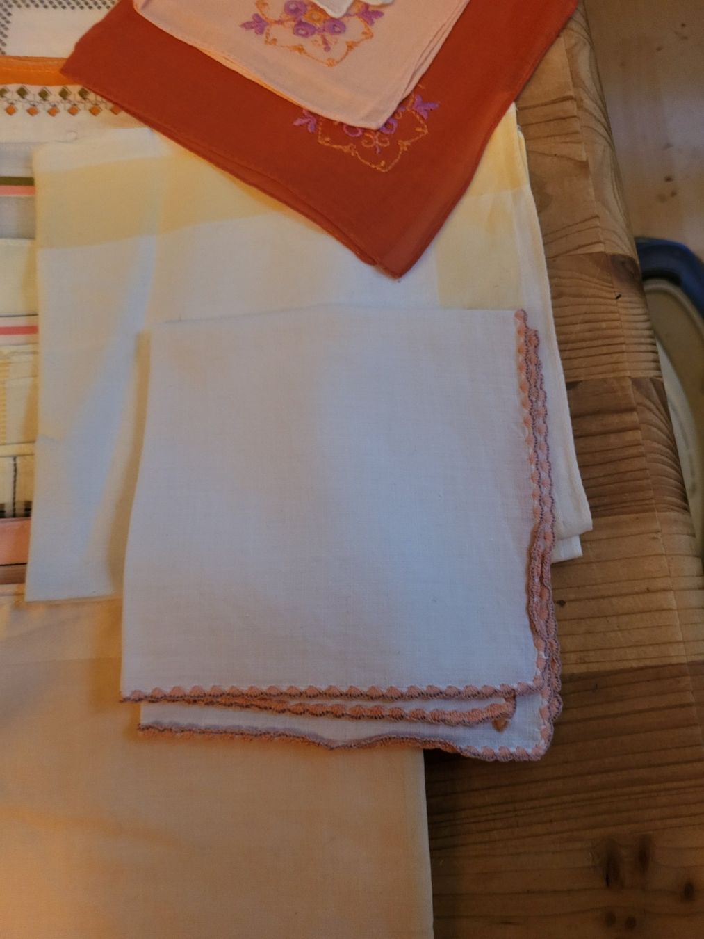 Autres vêtements & accessoires: 36 Damentaschentücher – D'occasion à Guggisberg par Aegertenlehn 6