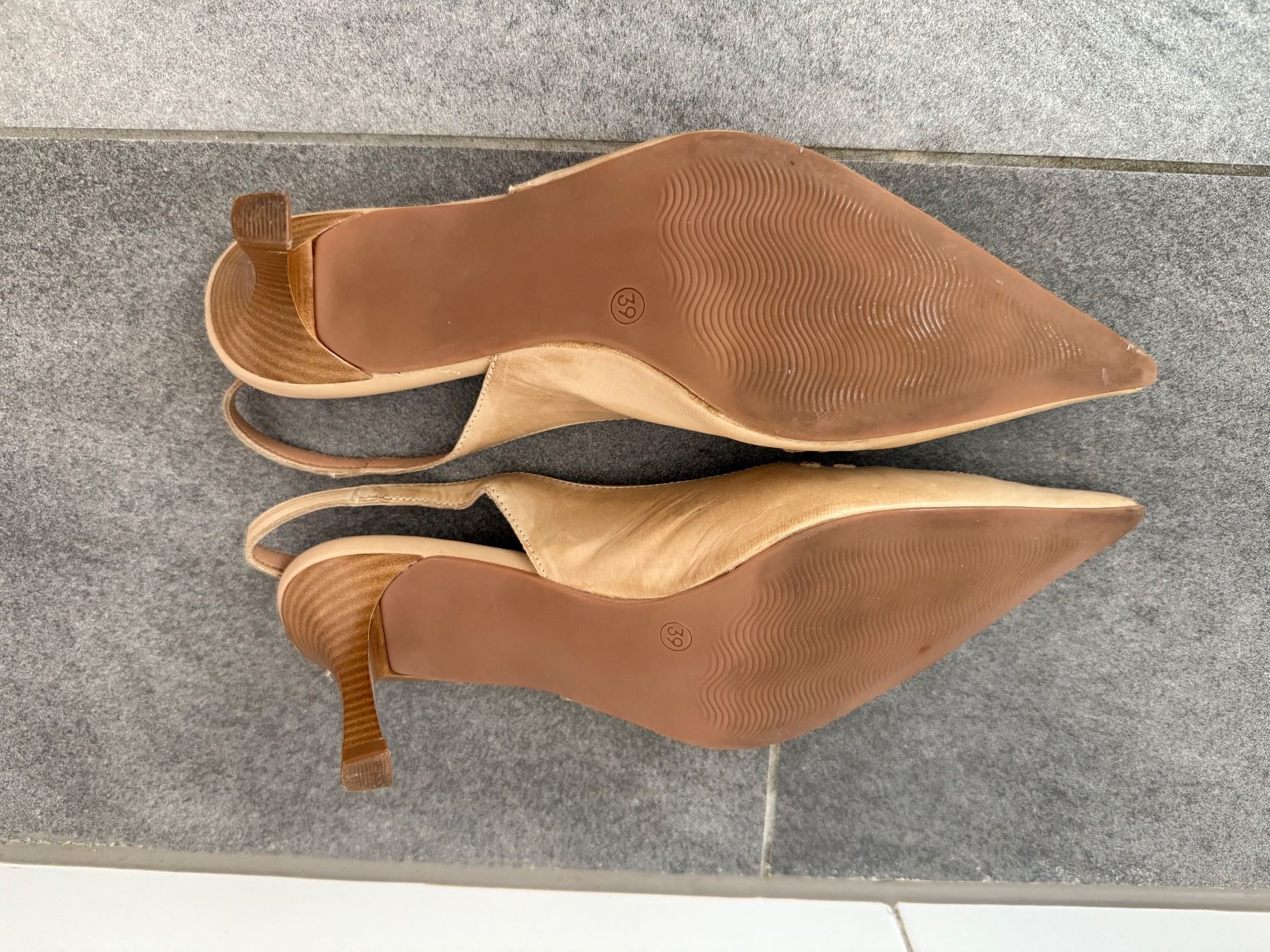Scarpe da donna: Echtleder Stilettos beige Gr. 39 – Nuovo (secondo la descrizione) da Oetwil an der Limmat venduto da Prinzaessli123 5