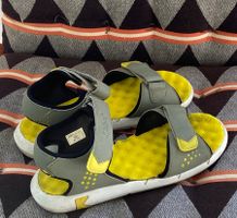 KICKERS Sandales réglables (velcro) gris/jaune 34