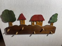 Kindergarderobe Holz, Dorfmotiv, 6 Haken, handgemacht