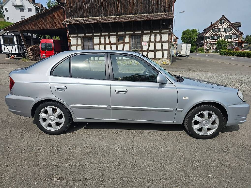 Autos: HYUNDAI  Accent 1.6 – Gebraucht aus Kreuzlingen von mah_q9bn 3