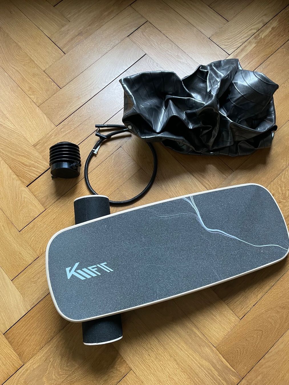 Hometrainer: Balance Board und Gymnastikball – Usato da Basel venduto da Ju_Sa