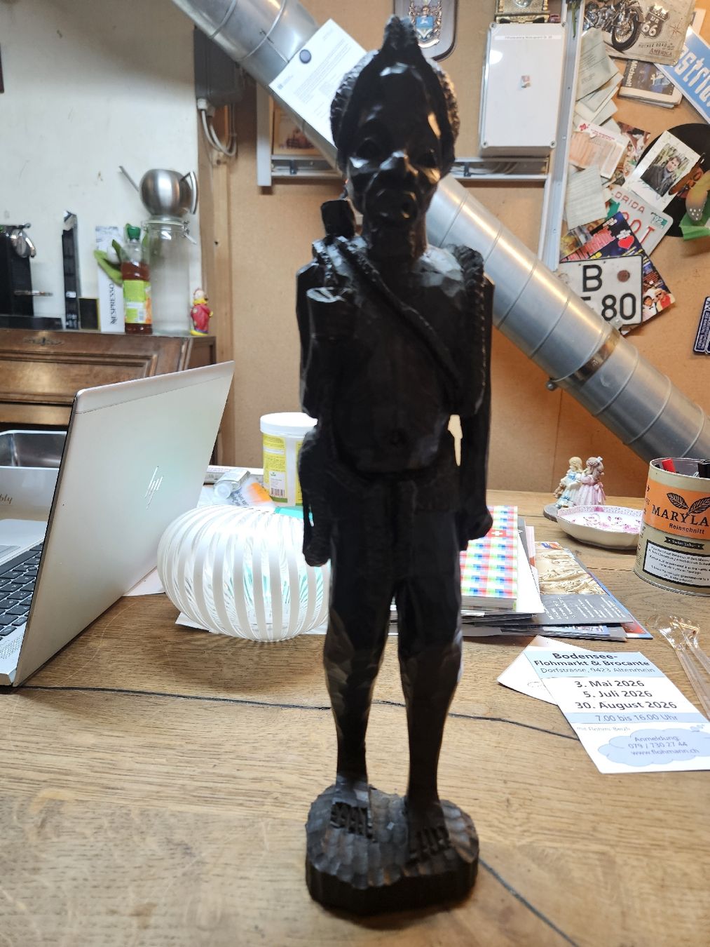 Figurines: Holzfigur Mann dunkel stehend Figur (H) – D'occasion à Rorschach par TimelessTrading