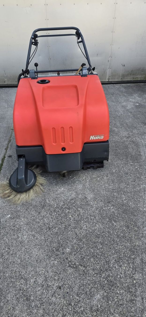 Hako Tutte le macchine: HAKO Kehrmaschine B800 – Usato da Rupperswil venduto da gartenswiss 4