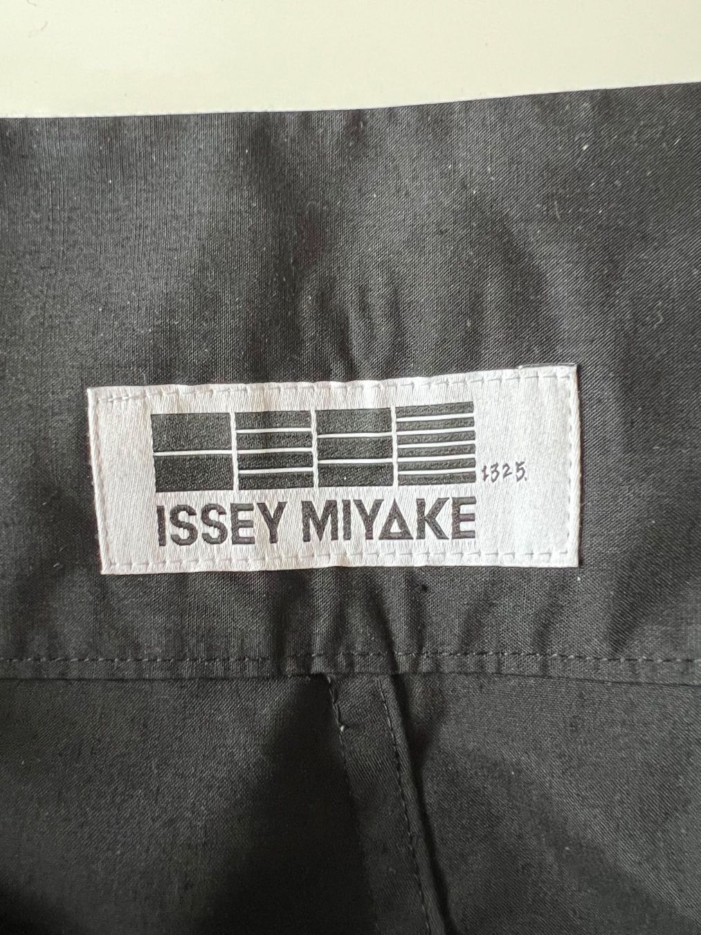Issey Miyake Pantaloni: issey miyake Hose – Usato da wolfhausen venduto da per13lina 2
