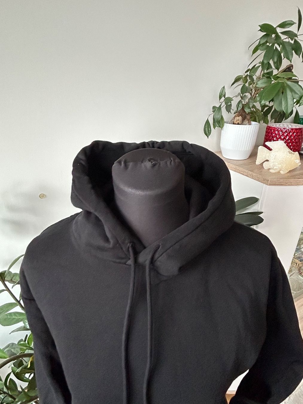 Maglioni & Felpe: SCHWARZER PULLI/ HOODIE/ SWEATER – Usato da Luzern venduto da Suneha 3