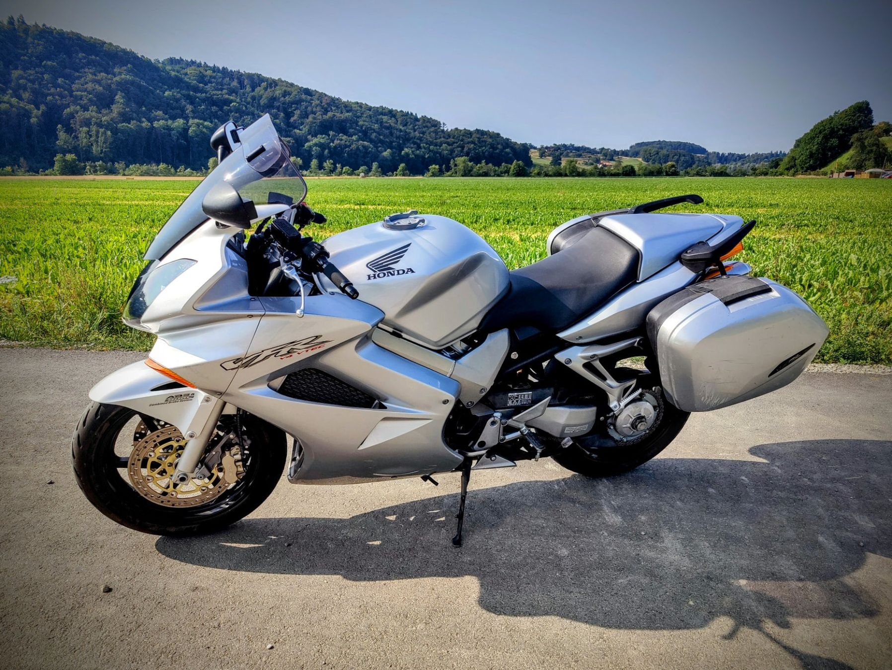Honda Touring: Honda VFR 800 RC46 – Gebraucht aus Niederried b. Kall von  3