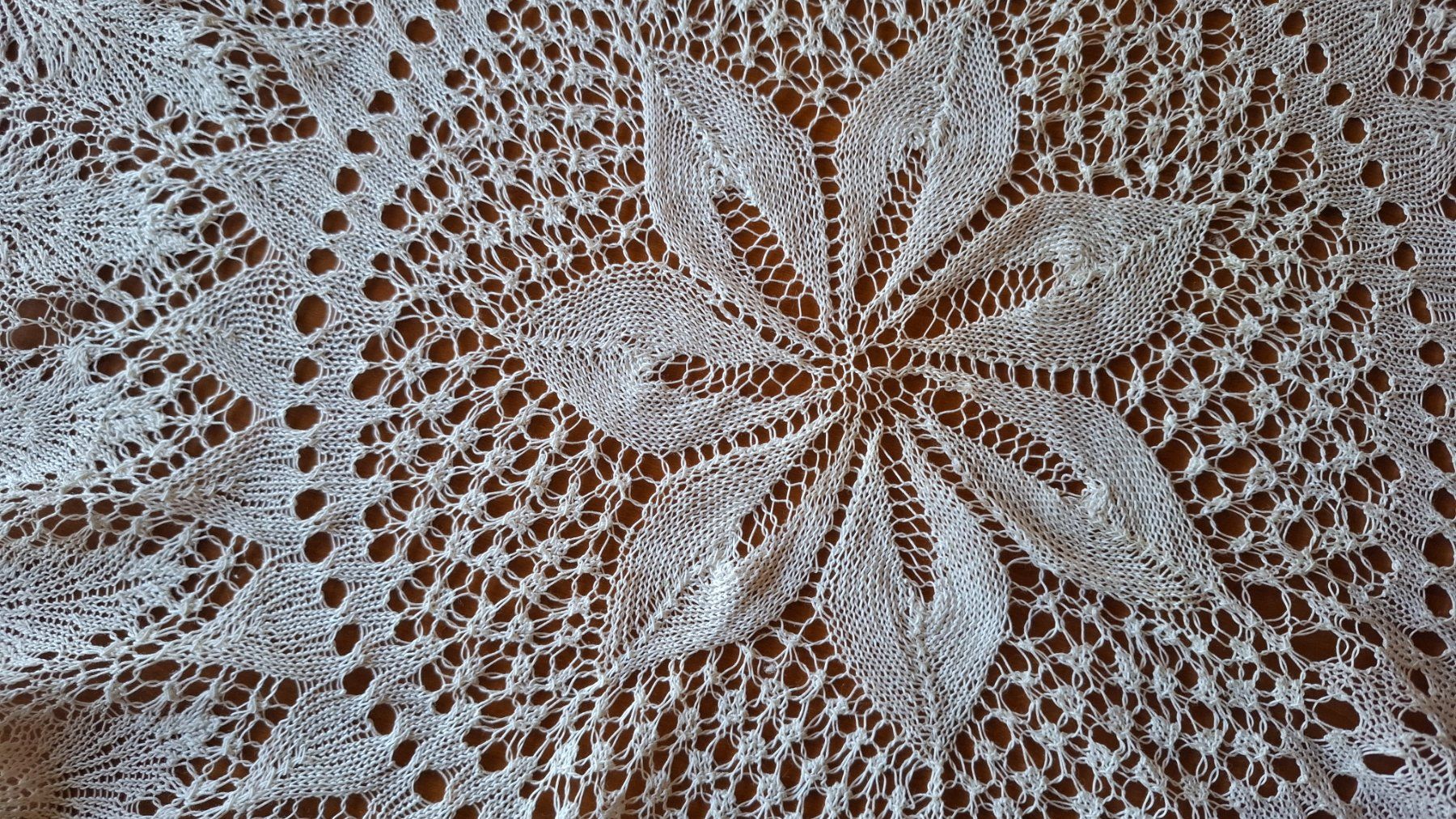 Stoffe: ANTIKE GESTRICKTE ZIERDECKE, RUND – Gebraucht aus Grüningen von Kartensammler 1