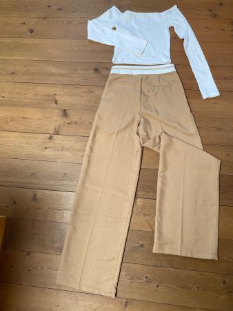 Frühlingscombo: Weisses Langarmshirt P&B Gr.S, beige Hose S
