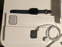 Zwei Apple Watches ( Serie 7 mit SIM & Serie 6 )