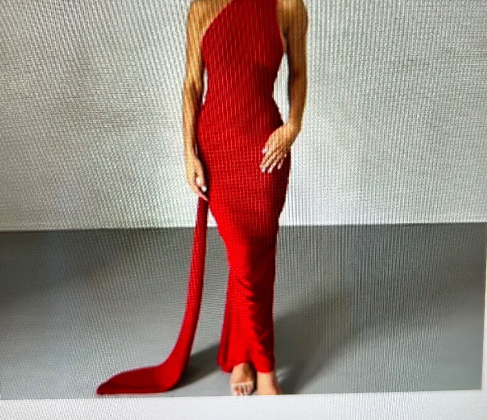 Vestiti: Rückenfreies Ringkleid – Nuovo (secondo la descrizione) da Kilchberg ZH venduto da Anie.