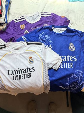 3x Fussballtrikot 
